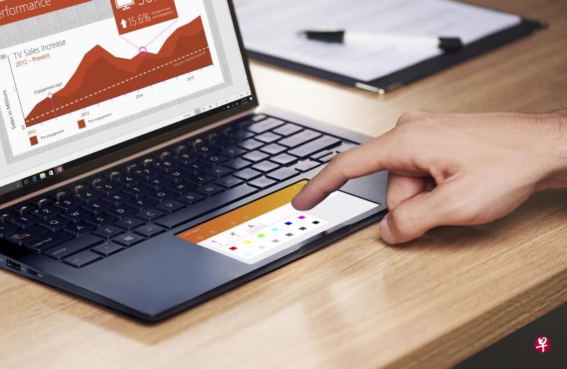 ←ScreenPad 2.0具有应用,方便用户更快处理工作。(厂商提供) ←ScreenPad 2.0具有应用,方便用户更快处理工作。(厂商提供)