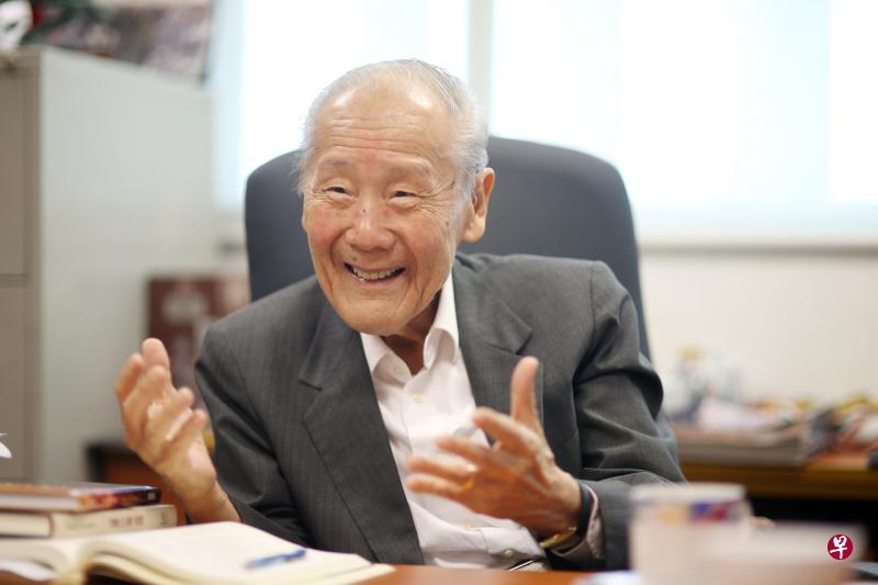 著名历史学家王赓武教授本月底将卸任尤索夫伊萨东南亚研究院(ISEAS-Yusof Ishak Institute)信托委员会主席,由巡回大使陈庆珠接任。(档案照) 著名历史学家王赓武教授本月底将卸任尤索夫伊萨东南亚研究院(ISEAS-Yusof Ishak Institute)信托委员会主席,由巡回大使陈庆珠接任。(档案照)