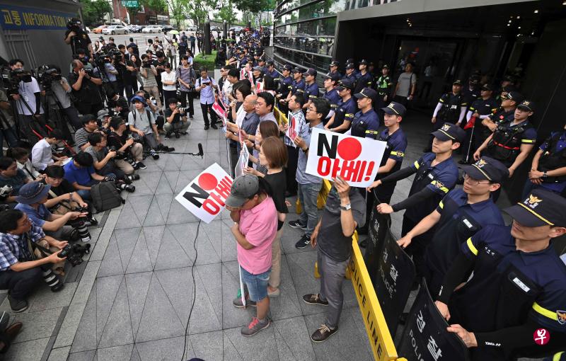 7月以来,日韩关系恶化,贸易摩擦升级,两国互将对方从“白名单”除名。(法新社) 7月以来,日韩关系恶化,贸易摩擦升级,两国互将对方从“白名单”除名。(法新社)