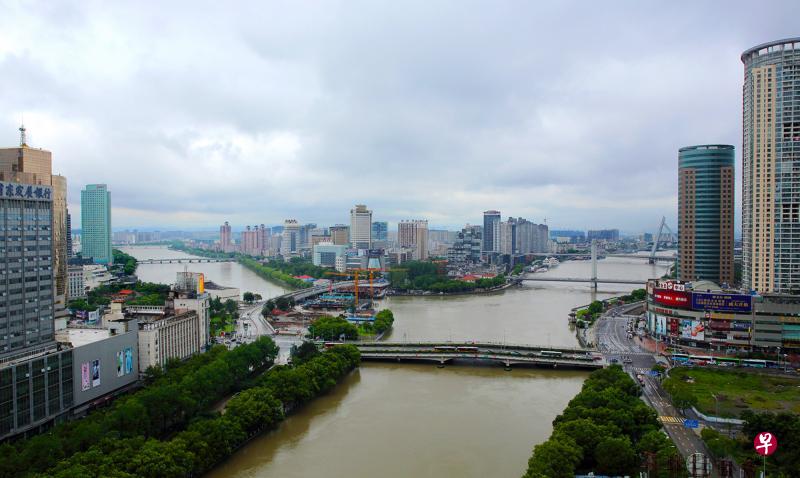 一个多世纪后的今天,宁波三江口商业中心的地位愈加彰显。(王远昌摄) 一个多世纪后的今天,宁波三江口商业中心的地位愈加彰显。(王远昌摄)