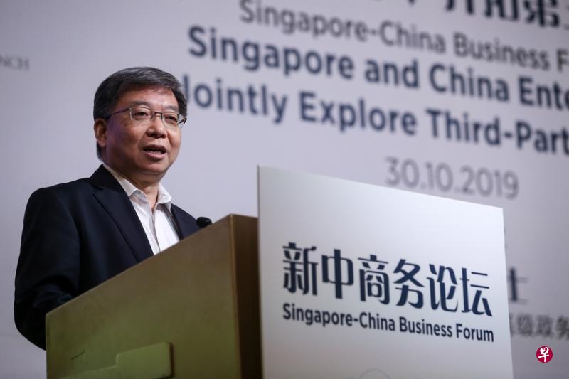 国大李光耀公共政策学院副教授顾清扬:“一带一路”框架下的第三方合作模式是该倡议的一大进展,“能结合中国的基建与产能、发达国家的技术与软件、发展中国家的资源与需求这三边的优势”。(叶振忠摄) 国大李光耀公共政策学院副教授顾清扬:“一带一路”框架下的第三方合作模式是该倡议的一大进展,“能结合中国的基建与产能、发达国家的技术与软件、发展中国家的资源与需求这三边的优势”。(叶振忠摄)