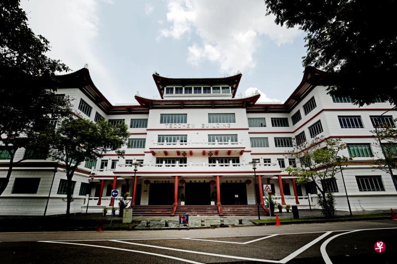 义安公司斥资4000万元要重新发展位于登路97号的潮州大厦,要求潮州八邑会馆搬离,双方对搬迁条件谈不妥,结果对簿公堂。(档案照片) 义安公司斥资4000万元要重新发展位于登路97号的潮州大厦,要求潮州八邑会馆搬离,双方对搬迁条件谈不妥,结果对簿公堂。(档案照片)