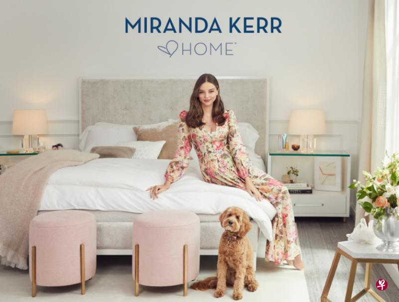 澳州名模Miranda Kerr与美国家具公司Universal Home合作设计家具系列“Love.Bliss.Joy”。 澳州名模Miranda Kerr与美国家具公司Universal Home合作设计家具系列“Love.Bliss.Joy”。