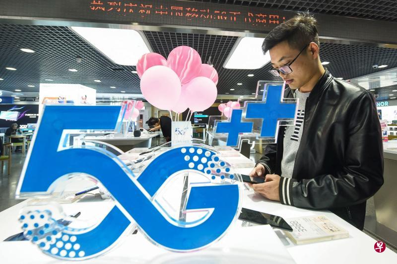 5G及AI已成为当今人们最为关注的话题之一,也是世界各国争相发展及参与的技术浪潮。(法新社) 5G及AI已成为当今人们最为关注的话题之一,也是世界各国争相发展及参与的技术浪潮。(法新社)