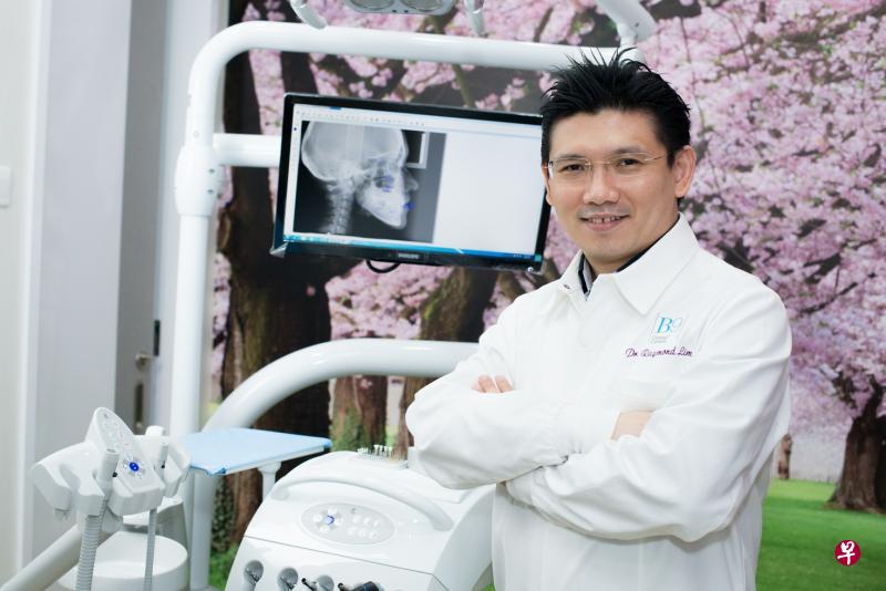 B9 Dental Centre创办人林耀龙医生分享口腔卫生知识。（受访者提供）