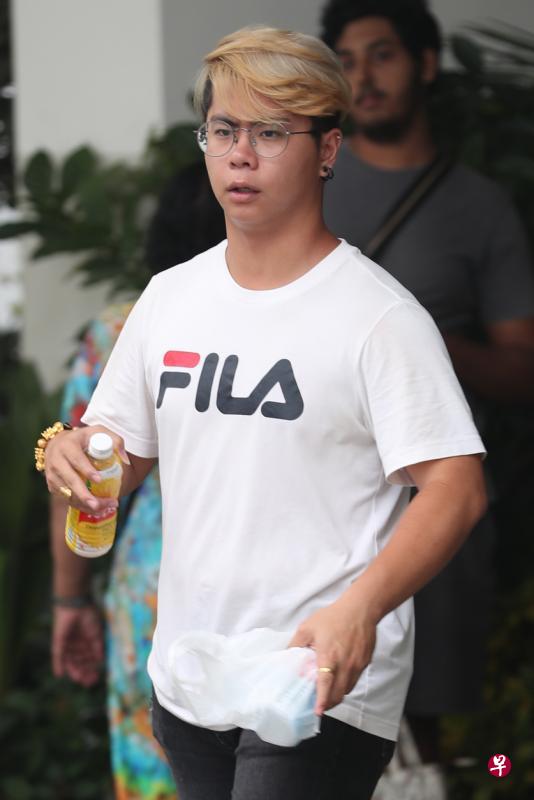 19岁的梁松亚承认鲁莽行为导致他人受伤的罪名。（海峡时报）