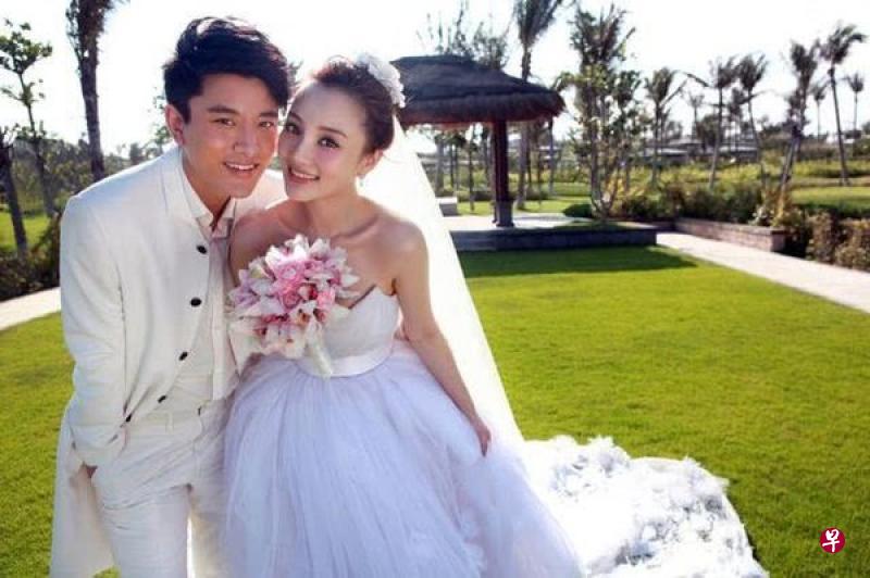 李小璐和贾乃亮的结合曾被誉为童话婚姻,7年后画下句点。 李小璐和贾乃亮的结合曾被誉为童话婚姻,7年后画下句点。