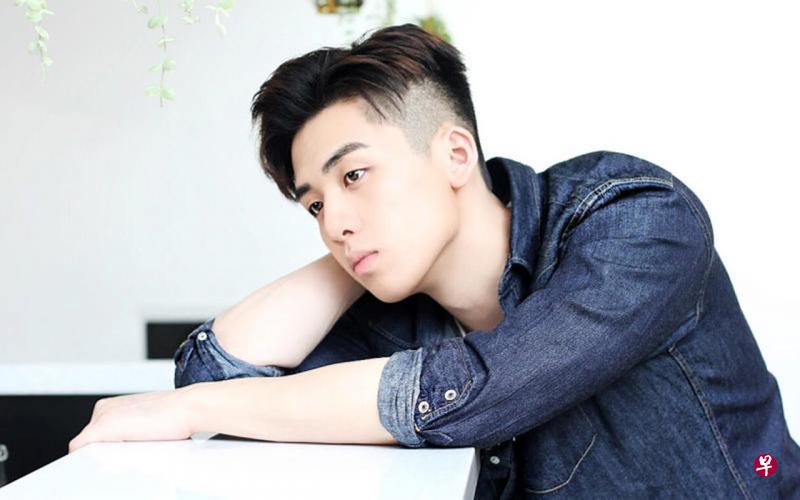 葛兆恩陪着高凌风各地演出之后,才渐渐对表演产生兴趣。(图/受访者提供) 葛兆恩陪着高凌风各地演出之后,才渐渐对表演产生兴趣。(图/受访者提供)