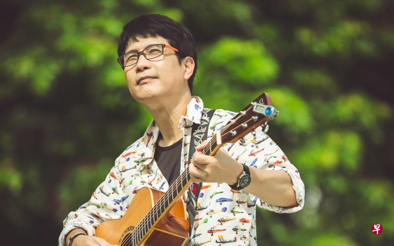 黄宏墨的音乐情怀令作者羡慕。(作者提供) 黄宏墨的音乐情怀令作者羡慕。(作者提供)