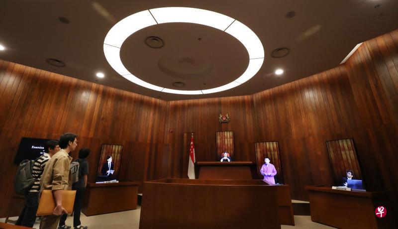 国家法院文化遗产展厅设有布置成审判室的展览室,里头荧幕会播放包括杨寅失信案在内的搬演片段,让公众感受法官在审理案子时的气氛。(陈来福摄) 国家法院文化遗产展厅设有布置成审判室的展览室,里头荧幕会播放包括杨寅失信案在内的搬演片段,让公众感受法官在审理案子时的气氛。(陈来福摄)