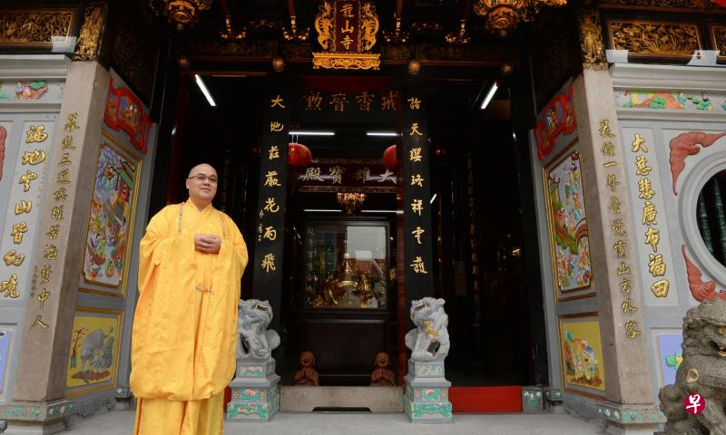 传文法师今早受访时说,他打算卸下龙山寺住持的职位,并已将决定告知龙山寺管委会。(档案照) 传文法师今早受访时说,他打算卸下龙山寺住持的职位,并已将决定告知龙山寺管委会。(档案照)