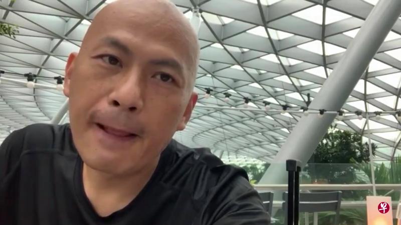 视频中,杨官华先后以英语和粤语发言,感谢新加坡的法治精神以及新加坡警察部队,作出公平的调查。(视频截图) 视频中,杨官华先后以英语和粤语发言,感谢新加坡的法治精神以及新加坡警察部队,作出公平的调查。(视频截图)