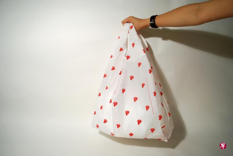 无业汉被指从背后袭击妻子,用塑料袋套住她的头,企图勒死她,被告今早被判坐牢三年三个月。(示意图) 无业汉被指从背后袭击妻子,用塑料袋套住她的头,企图勒死她,被告今早被判坐牢三年三个月。(示意图)