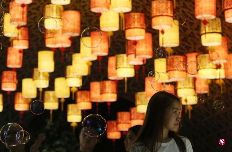 调查发现,年轻一代新加坡华人普遍对华族文化感兴趣。(档案照片) 调查发现,年轻一代新加坡华人普遍对华族文化感兴趣。(档案照片)