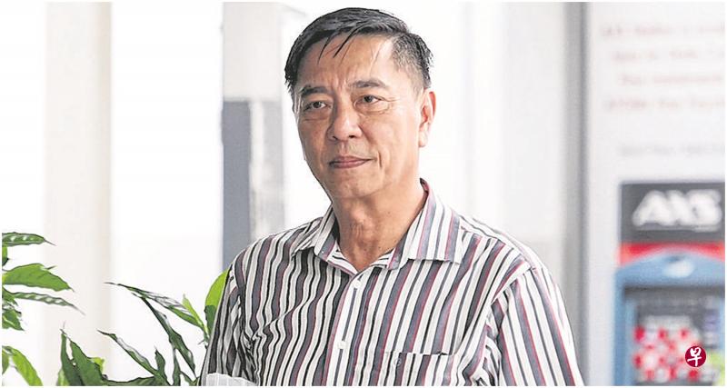 前艺人黄奕良今早到国家法院面控,他被指在去年12月11日用金属刮板敲打员工头部一次及腹部两次,以及今年6月与另一人在小印度打架。 前艺人黄奕良今早到国家法院面控,他被指在去年12月11日用金属刮板敲打员工头部一次及腹部两次,以及今年6月与另一人在小印度打架。