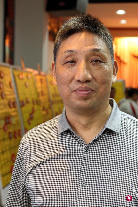 象棋特级大师柳大华(左)曾是中国四大盲棋高手之首,徒弟党斐(右)曾在本地创立盲棋极限纪录。(档案照片) 象棋特级大师柳大华(左)曾是中国四大盲棋高手之首,徒弟党斐(右)曾在本地创立盲棋极限纪录。(档案照片)