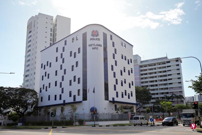 芽笼邻里警局新址位于加西雅连路,楼高六层,一楼和顶楼保留绿化空间,获得建设局颁发的绿色建筑标志金奖。(唐家鸿摄) 芽笼邻里警局新址位于加西雅连路,楼高六层,一楼和顶楼保留绿化空间,获得建设局颁发的绿色建筑标志金奖。(唐家鸿摄)
