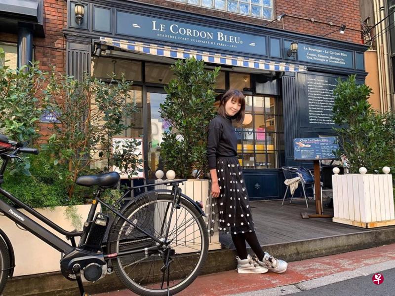 欧萱贴出在东京的近照,隔空向剧组喊话。(互联网) 欧萱贴出在东京的近照,隔空向剧组喊话。(互联网)