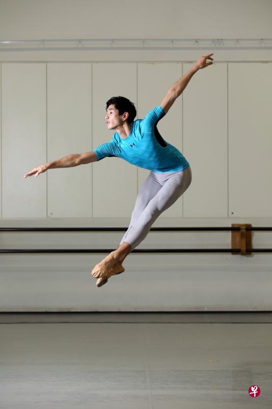 上妻悟认为舞者须严格控制自己的情感宣泄,以精准地饰演角色。 上妻悟认为舞者须严格控制自己的情感宣泄,以精准地饰演角色。