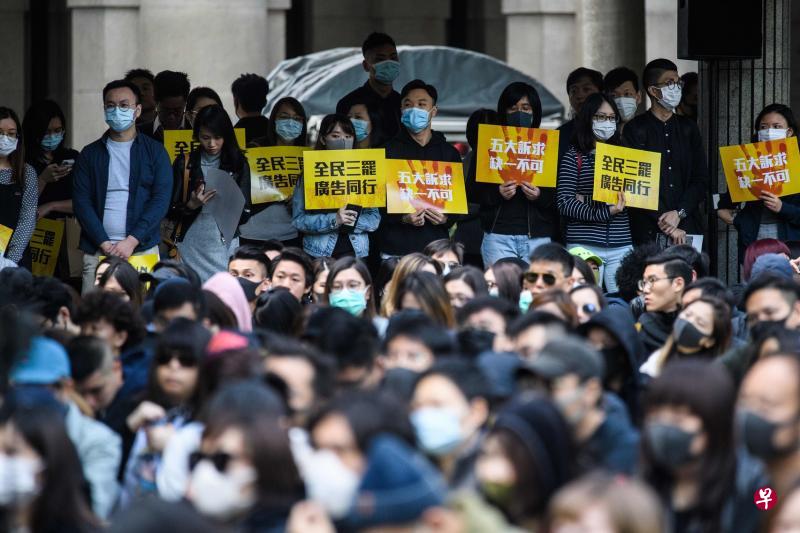 香港一批广告业者从昨天起罢工五天,向政府施压回应五大诉求。(法新社) 香港一批广告业者从昨天起罢工五天,向政府施压回应五大诉求。(法新社)