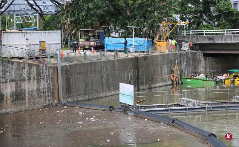 加冷河发现一具男浮尸。(曾宪隆摄) 加冷河发现一具男浮尸。(曾宪隆摄)