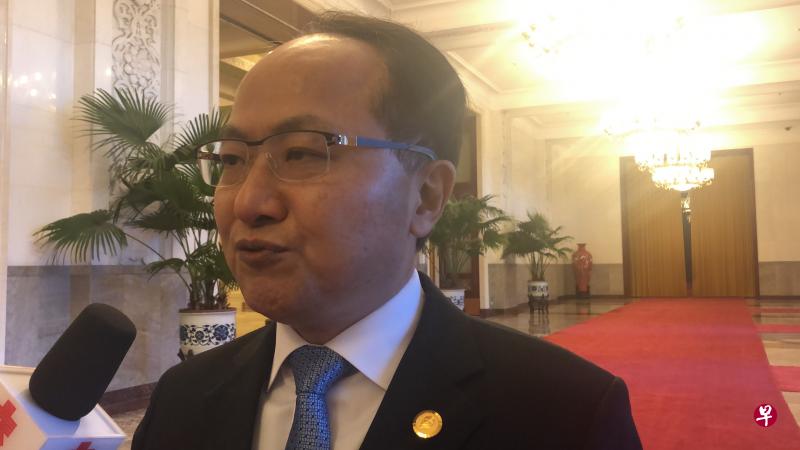 香港中联办主任王志民今天在北京出席纪念澳门基本法20周年座谈会上说,他本人和中联办全体同事会继续履行好中联办的职责。(游润恬) 香港中联办主任王志民今天在北京出席纪念澳门基本法20周年座谈会上说,他本人和中联办全体同事会继续履行好中联办的职责。(游润恬)