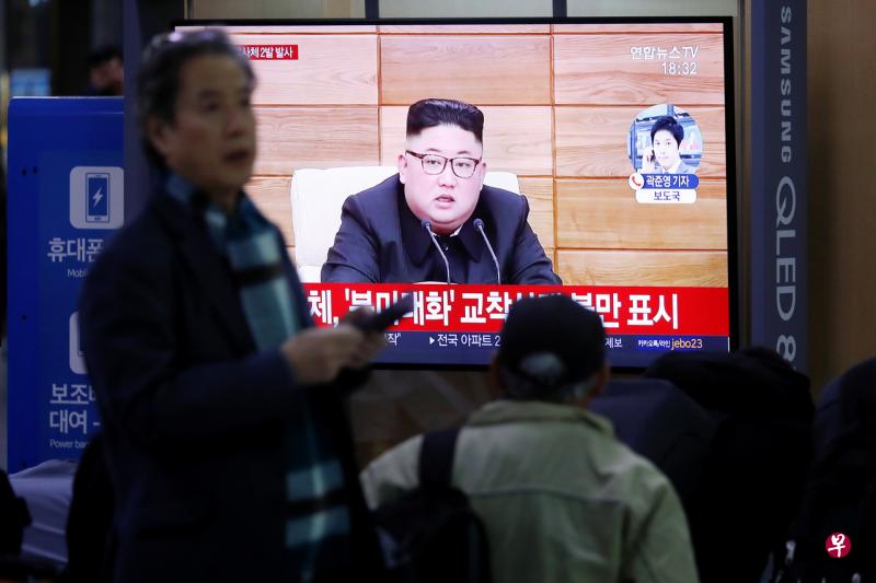 朝鲜最高领导人金正恩表示,对美国总统特朗普近日的谈话“感到不高兴”,并指希望美国在年底前能采取灵活务实的态度,与朝鲜就半岛无核化问题达成协议,否则朝鲜将走一条新的道路。(路透社) 朝鲜最高领导人金正恩表示,对美国总统特朗普近日的谈话“感到不高兴”,并指希望美国在年底前能采取灵活务实的态度,与朝鲜就半岛无核化问题达成协议,否则朝鲜将走一条新的道路。(路透社)