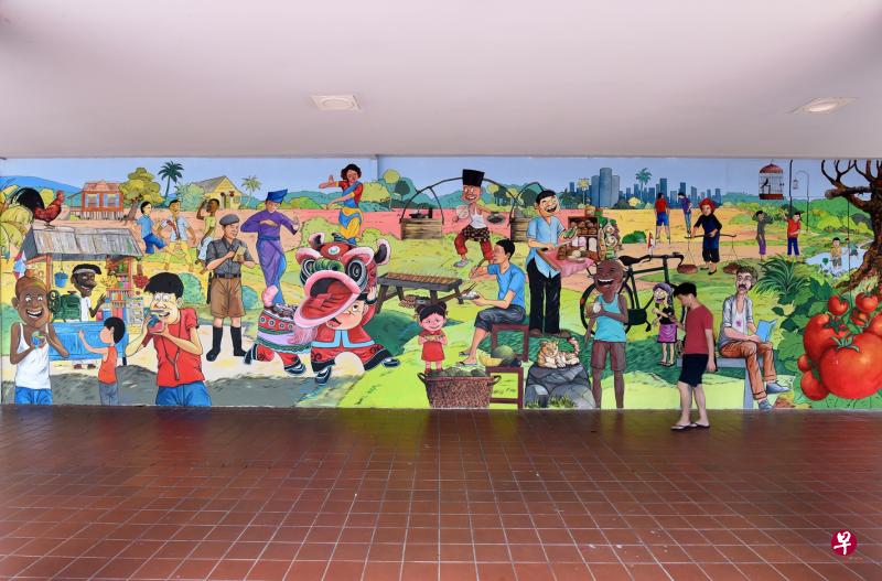 在宏茂桥中心第713座组屋楼下空地大墙上的彩绘,显示60年代的生活,也反映多元种族的色彩。(宏茂桥区商联会提供) 在宏茂桥中心第713座组屋楼下空地大墙上的彩绘,显示60年代的生活,也反映多元种族的色彩。(宏茂桥区商联会提供)