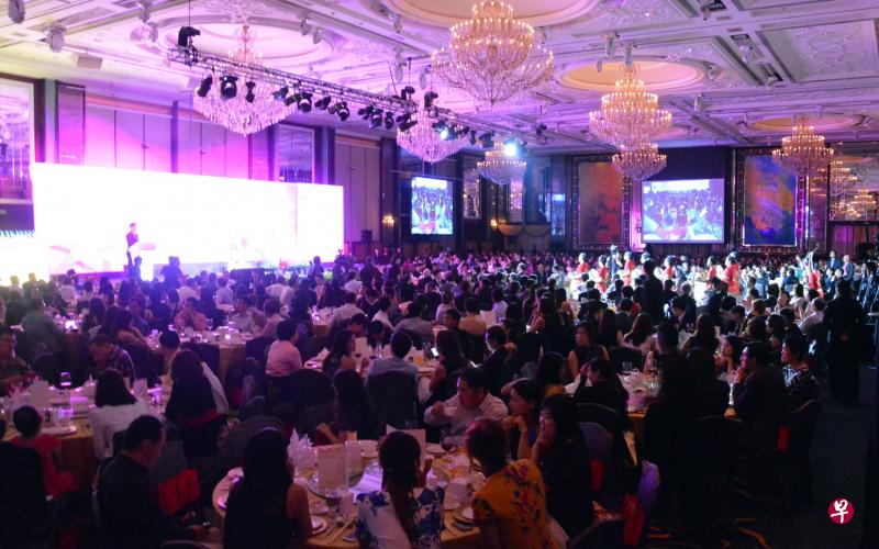 每年颁奖典礼晚宴,都在香格里拉大酒店举行,商家们个个盛装赴宴,衣香鬓影。(档案照) 每年颁奖典礼晚宴,都在香格里拉大酒店举行,商家们个个盛装赴宴,衣香鬓影。(档案照)