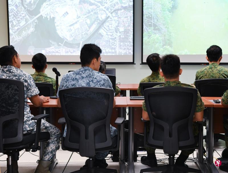 武装部队的装备不断改良与提升,位于亨顿军营的特别行动指挥中心,能利用数据分析技术结合不同来源的情报,让指挥人员更快做出判断,应对同时在不同地点发生的恐袭事件。(国防部提供) 武装部队的装备不断改良与提升,位于亨顿军营的特别行动指挥中心,能利用数据分析技术结合不同来源的情报,让指挥人员更快做出判断,应对同时在不同地点发生的恐袭事件。(国防部提供)