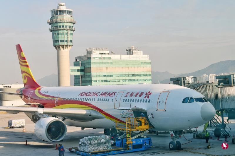 香港空运牌照局今天公布,暂不对香港航空作进一步行动。此前港航一度面临撤牌危机。(中通社) 香港空运牌照局今天公布,暂不对香港航空作进一步行动。此前港航一度面临撤牌危机。(中通社)