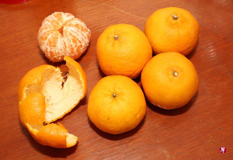 用橘皮洗脸,能帮助去皱纹?(档案照) 用橘皮洗脸,能帮助去皱纹?(档案照)