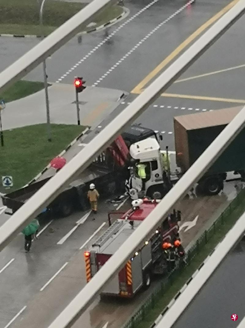 货柜车与罗厘雨天在海军部西路和北海岸道的路口发生车祸。(受访者提供) 货柜车与罗厘雨天在海军部西路和北海岸道的路口发生车祸。(受访者提供)