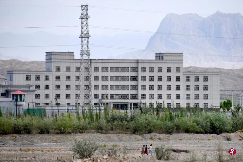 新疆喀什的这幢建筑,被怀疑为当地一座对涉嫌恐怖主义或极端主义活动人员进行教育培训的教培中心。(法新社) 新疆喀什的这幢建筑,被怀疑为当地一座对涉嫌恐怖主义或极端主义活动人员进行教育培训的教培中心。(法新社)