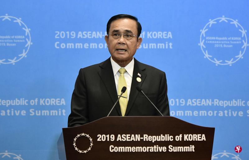 档案照,图为泰国首相巴育11月26日在亚细安—韩国纪念峰会上发表演讲。(法新社) 档案照,图为泰国首相巴育11月26日在亚细安—韩国纪念峰会上发表演讲。(法新社)