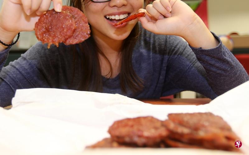 已打开包装的肉干,应在时限或在一周内吃完。(档案照) 已打开包装的肉干,应在时限或在一周内吃完。(档案照)