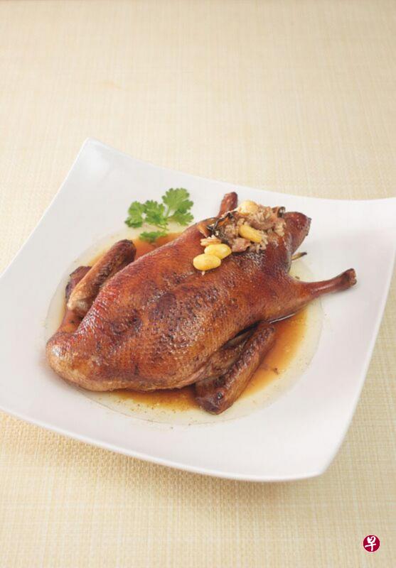 【新年食谱】八宝鸭(盆满钵满)。 【新年食谱】八宝鸭(盆满钵满)。