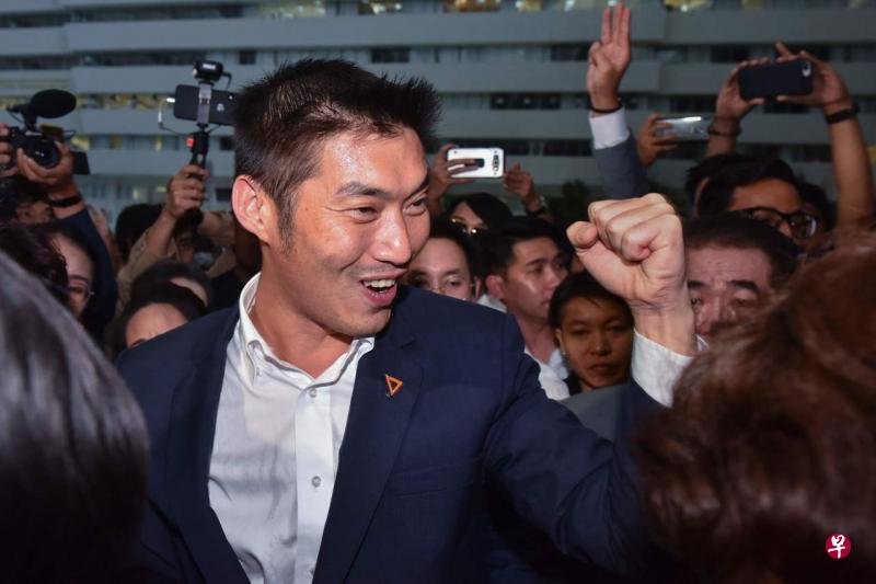 塔纳通在今年1月和4月分别向未来前进党提供了1.912亿泰铢和1.612亿泰铢两笔贷款。(法新社) 塔纳通在今年1月和4月分别向未来前进党提供了1.912亿泰铢和1.612亿泰铢两笔贷款。(法新社)