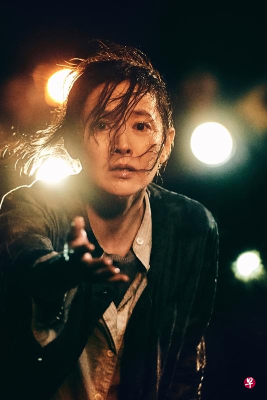 《请寻找我》李英爱散发母性的光辉,呼唤儿子回到她的身边。 《请寻找我》李英爱散发母性的光辉,呼唤儿子回到她的身边。