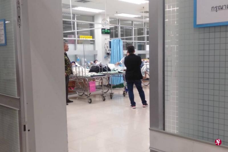 新加坡人一家三口在泰国避暑胜地度假屋,疑吸入煤气感到晕眩,留医一晚接受治疗后,隔天下午出院,继续旅程。(互联网) 新加坡人一家三口在泰国避暑胜地度假屋,疑吸入煤气感到晕眩,留医一晚接受治疗后,隔天下午出院,继续旅程。(互联网)