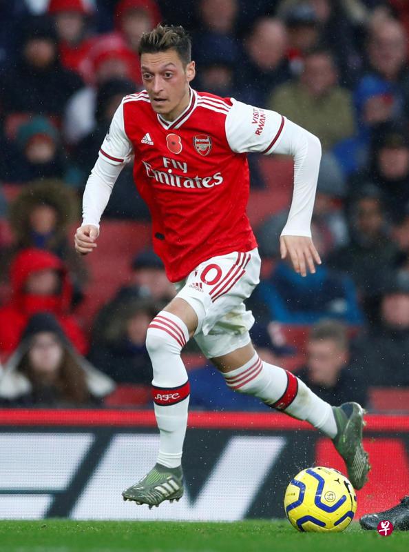 土耳其裔德国前国脚厄齐尔今天发布疑似支持“东突”言论的推文。(路透社) 土耳其裔德国前国脚厄齐尔今天发布疑似支持“东突”言论的推文。(路透社)