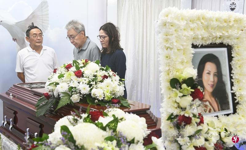 陈澍城夫妇前来灵堂吊唁。(蔡振鸿摄) 陈澍城夫妇前来灵堂吊唁。(蔡振鸿摄)