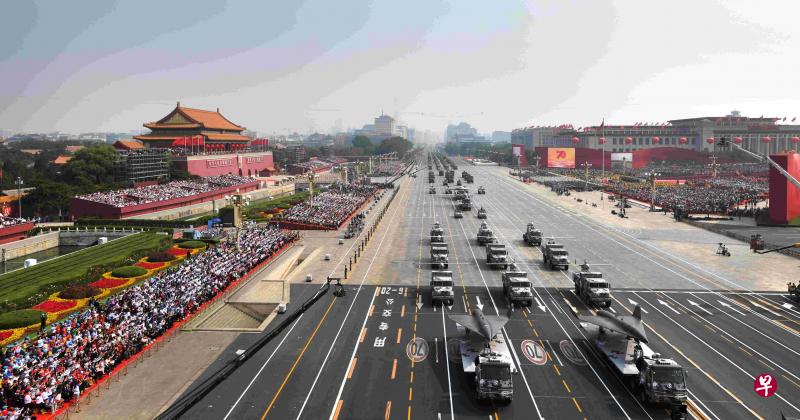 今年10月1日中国70周年国庆之际，举行了史无前例的大阅兵。（新华社）