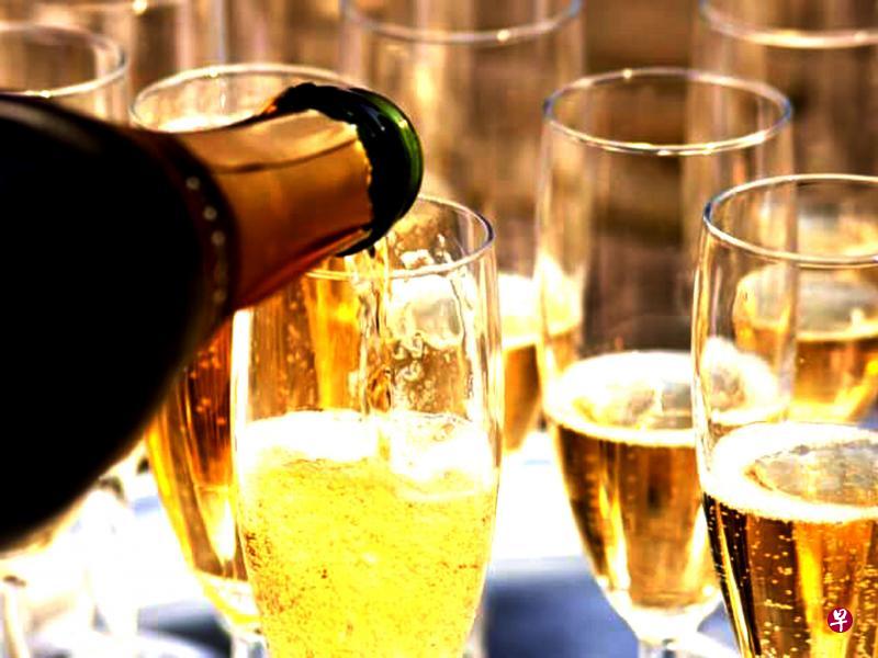 气泡酒是葡萄酒种类中最受存放条件影响的产品, 一般无年份气泡酒的保质期是在灌瓶后的一至两年。(Varaine提供) 气泡酒是葡萄酒种类中最受存放条件影响的产品, 一般无年份气泡酒的保质期是在灌瓶后的一至两年。(Varaine提供)