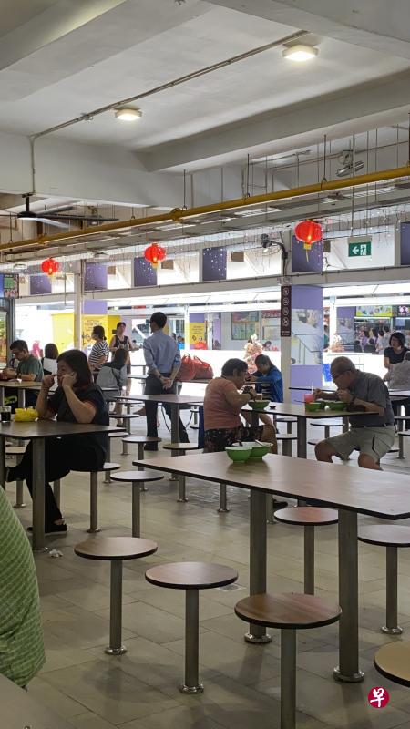 红山中路小贩中心禁止使用即用即丢餐具。(梁嘉仪摄) 红山中路小贩中心禁止使用即用即丢餐具。(梁嘉仪摄)