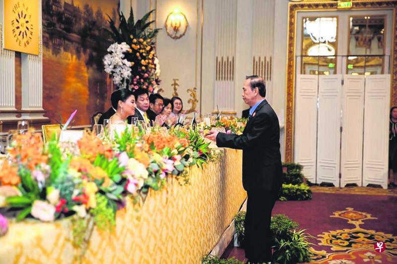 吴彼德接受泰国希里万纳瓦瑞公主颁发奖牌。(受访者提供) 吴彼德接受泰国希里万纳瓦瑞公主颁发奖牌。(受访者提供)