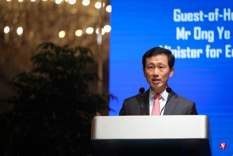 教育部长王乙康昨天在校长委任仪式上致辞时,呼吁各校继续维持创新和包容开放的精神。(海峡时报) 教育部长王乙康昨天在校长委任仪式上致辞时,呼吁各校继续维持创新和包容开放的精神。(海峡时报)