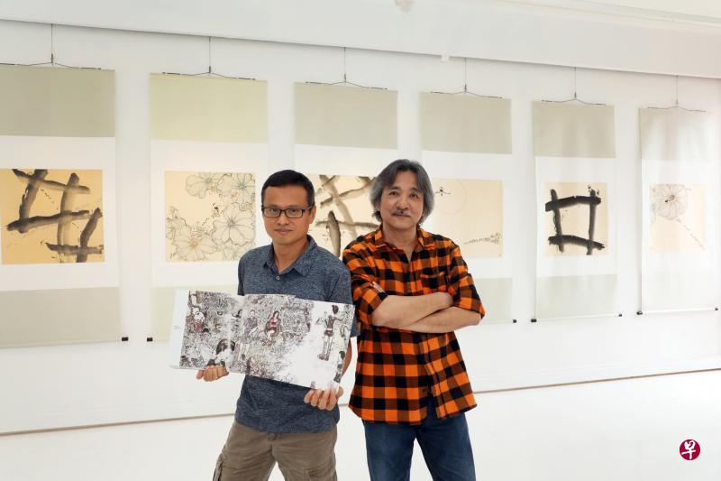 新加坡画家陈振文(右)和马来西亚槟城画家林国忠举行双人展“水墨交游”。 新加坡画家陈振文(右)和马来西亚槟城画家林国忠举行双人展“水墨交游”。