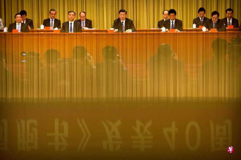 　中共总书记习近平（前排中）2019年1月2日在《告台湾同胞书》发表40周年纪念会上，发表五条建议，将“九二共识”定义为“海峡两岸同属一个中国，共同努力谋求国家统一”，并提出探索“两制”的台湾方案。（路透社）