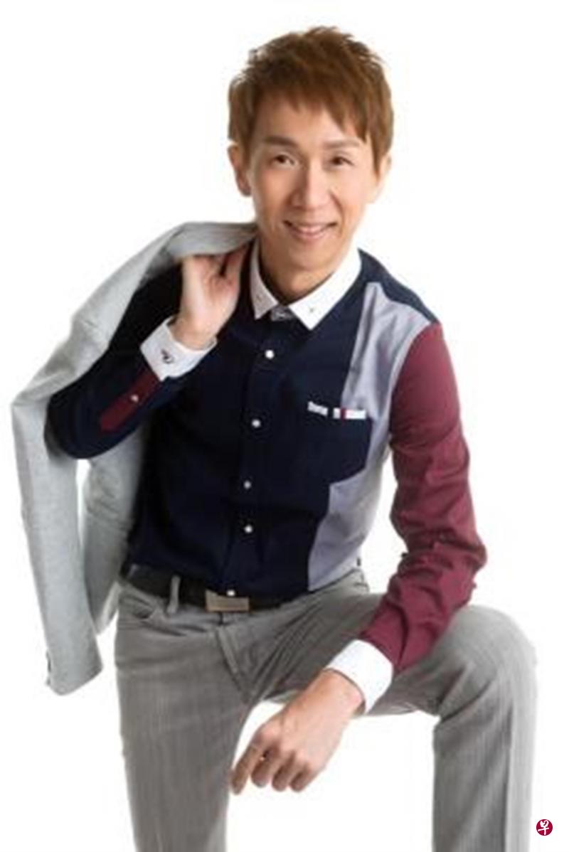 德明在银行任职的贷款部门主要批贷款,与同事老爱自嘲是“合法大耳窿”。(受访者提供) 德明在银行任职的贷款部门主要批贷款,与同事老爱自嘲是“合法大耳窿”。(受访者提供)